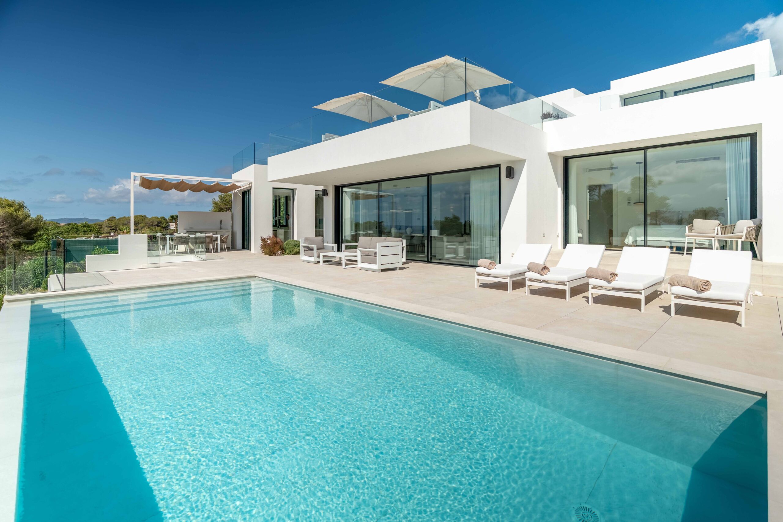 An infinity pool with views to the mediterranean