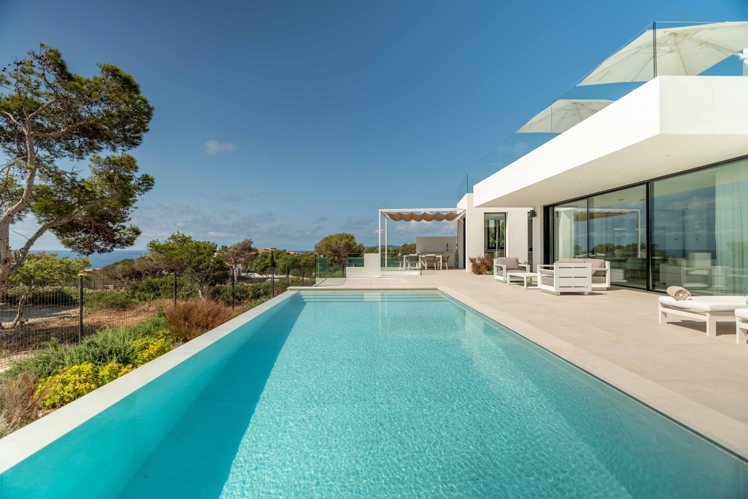 Infinity pool in rental Villa Sa Careneta, ibiza.